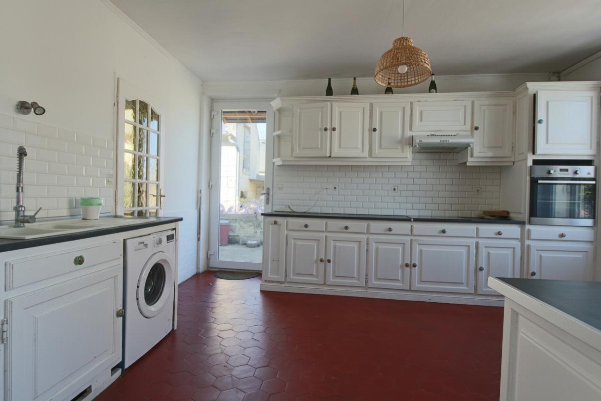 SOISSONS Maison rénovée avec dépendance et cour close - Charme, volumes et potentiel 3