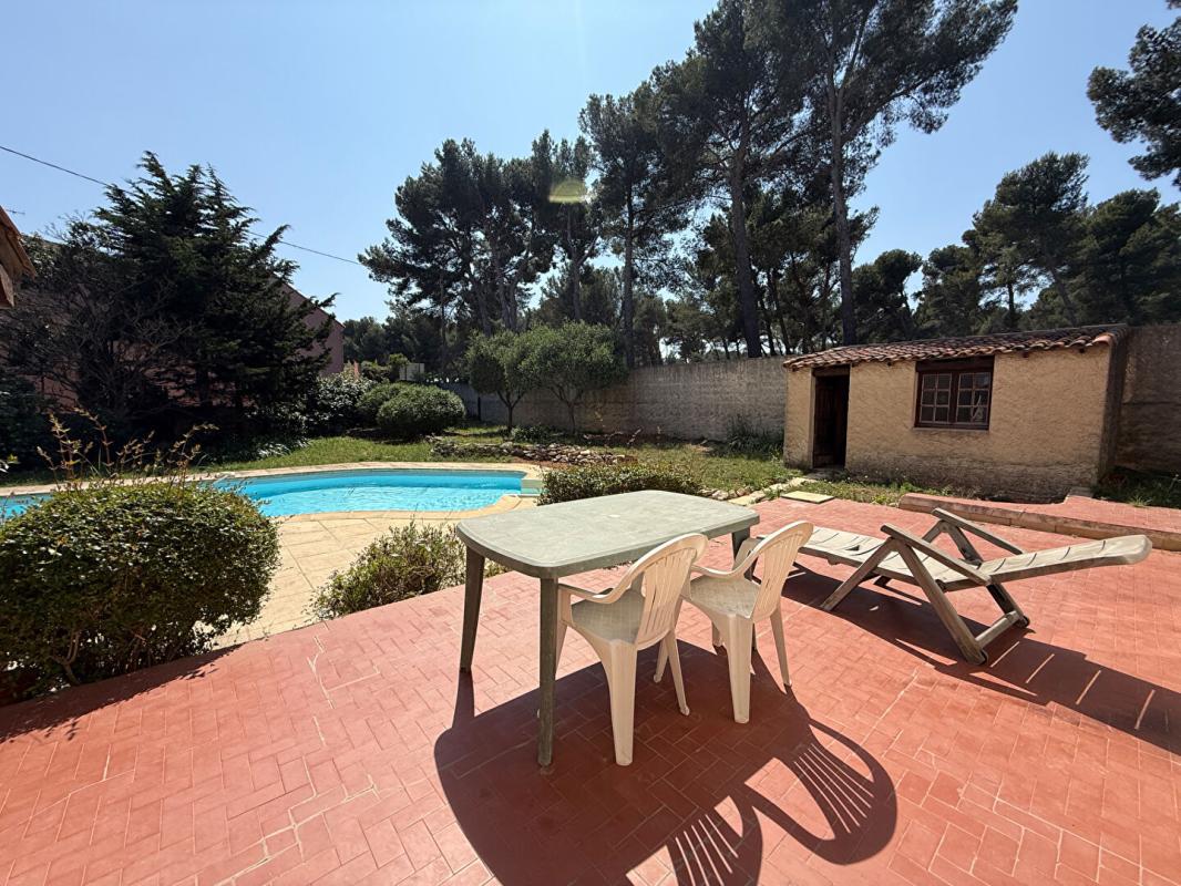 PORT-DE-BOUC Bas de villa « Meublé«  avec piscine 2