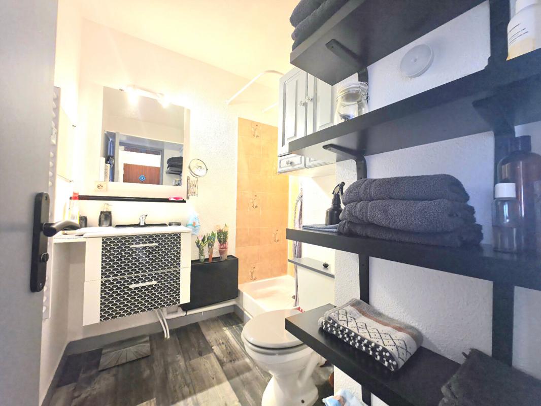LE LAVANDOU Appartement  2 pièce(s) 30 m2 avec ascenseur ET parking a 4 MN DE LA MER 5