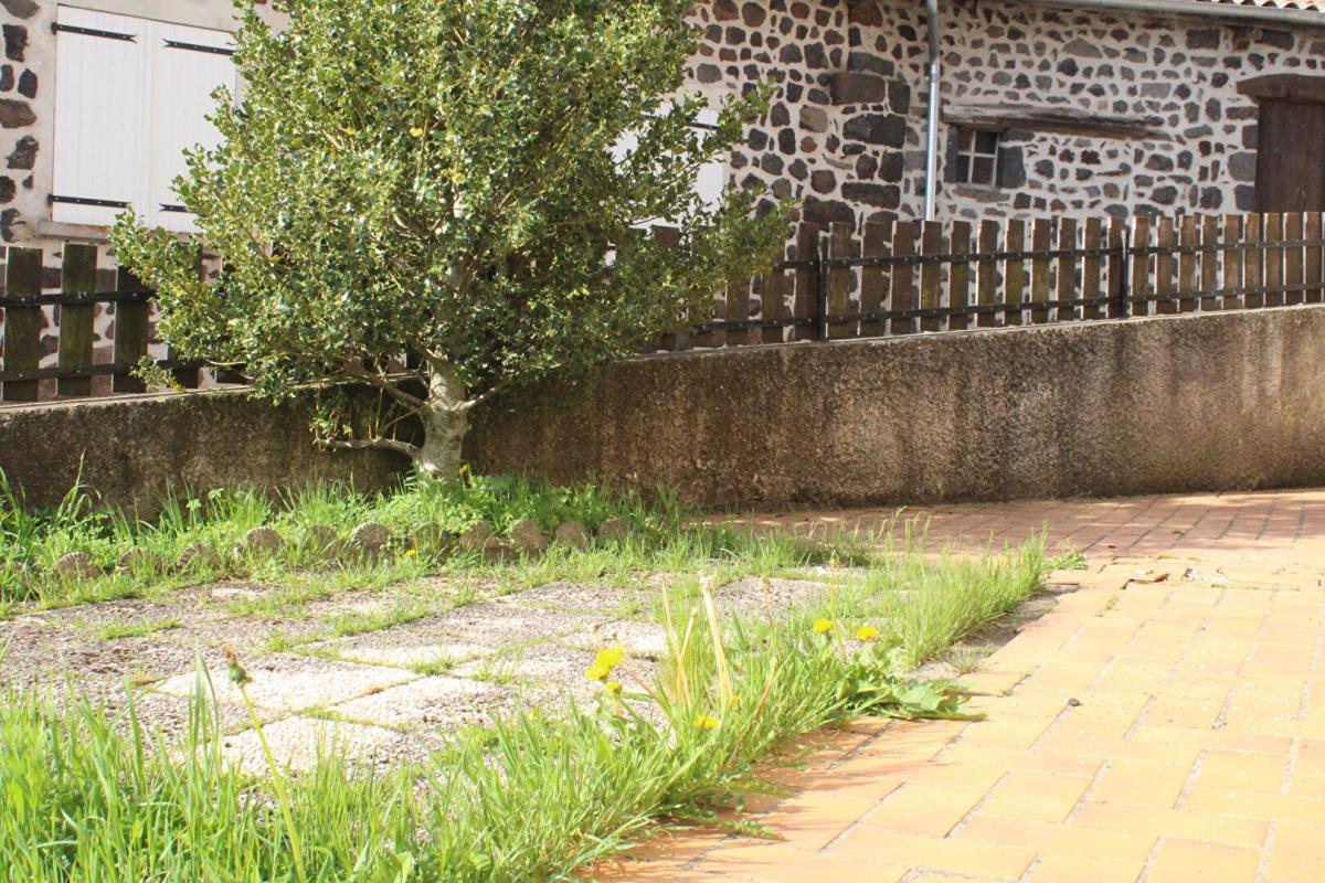 LANDOS Maison Landos 6 pièce(s) 103 m2 garage, cour et atelier 17