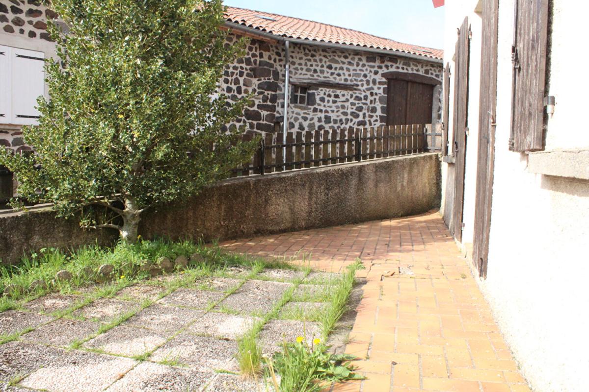 LANDOS Maison Landos 6 pièce(s) 103 m2 garage, cour et atelier 2