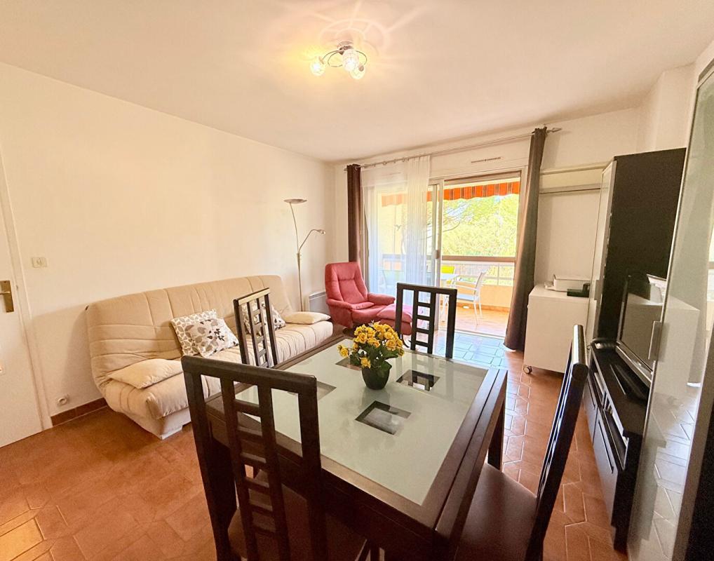 SANARY-SUR-MER Appartement T2 avec grande terrasse et cave - Très bon état 2