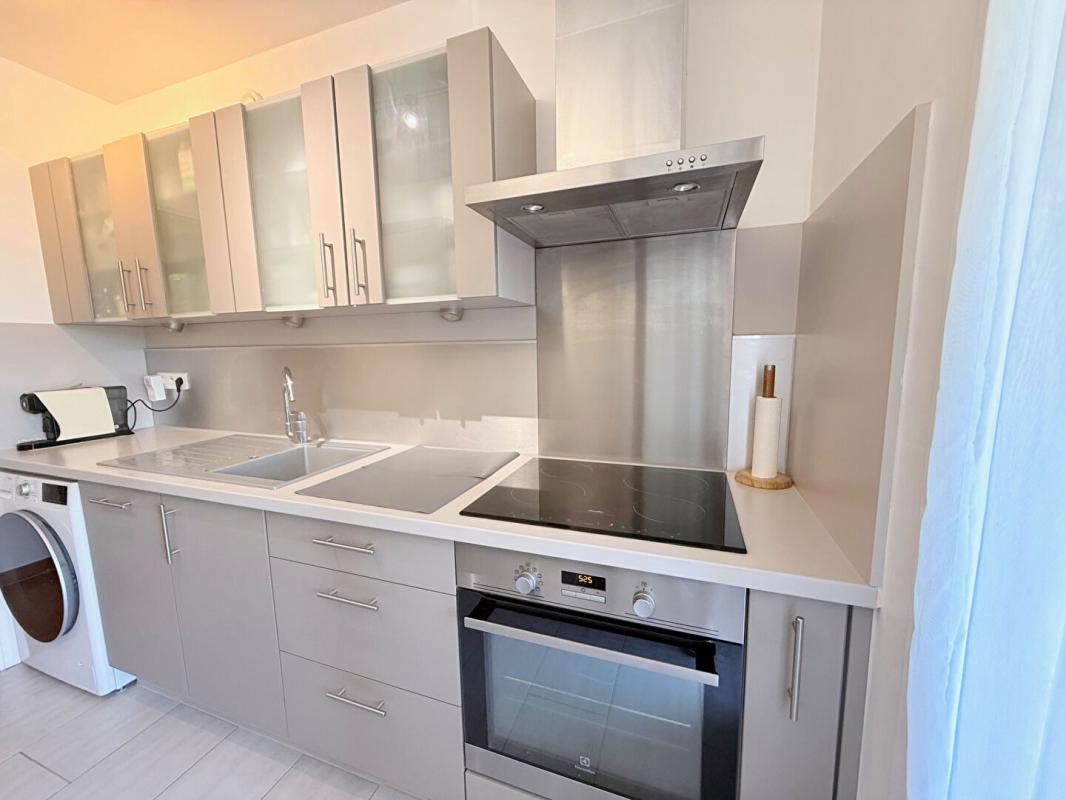 SANARY-SUR-MER Appartement T2 avec grande terrasse et cave - Très bon état 4