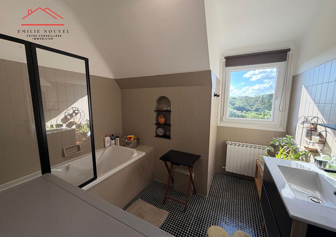 PLEUBIAN Maison néo-bretonne 126 m² avec sous-sol total 16