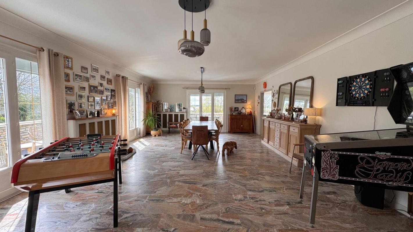 FAVIERES Maison architecte à Favières  7 pièce(s)  RARE sur le secteur 2
