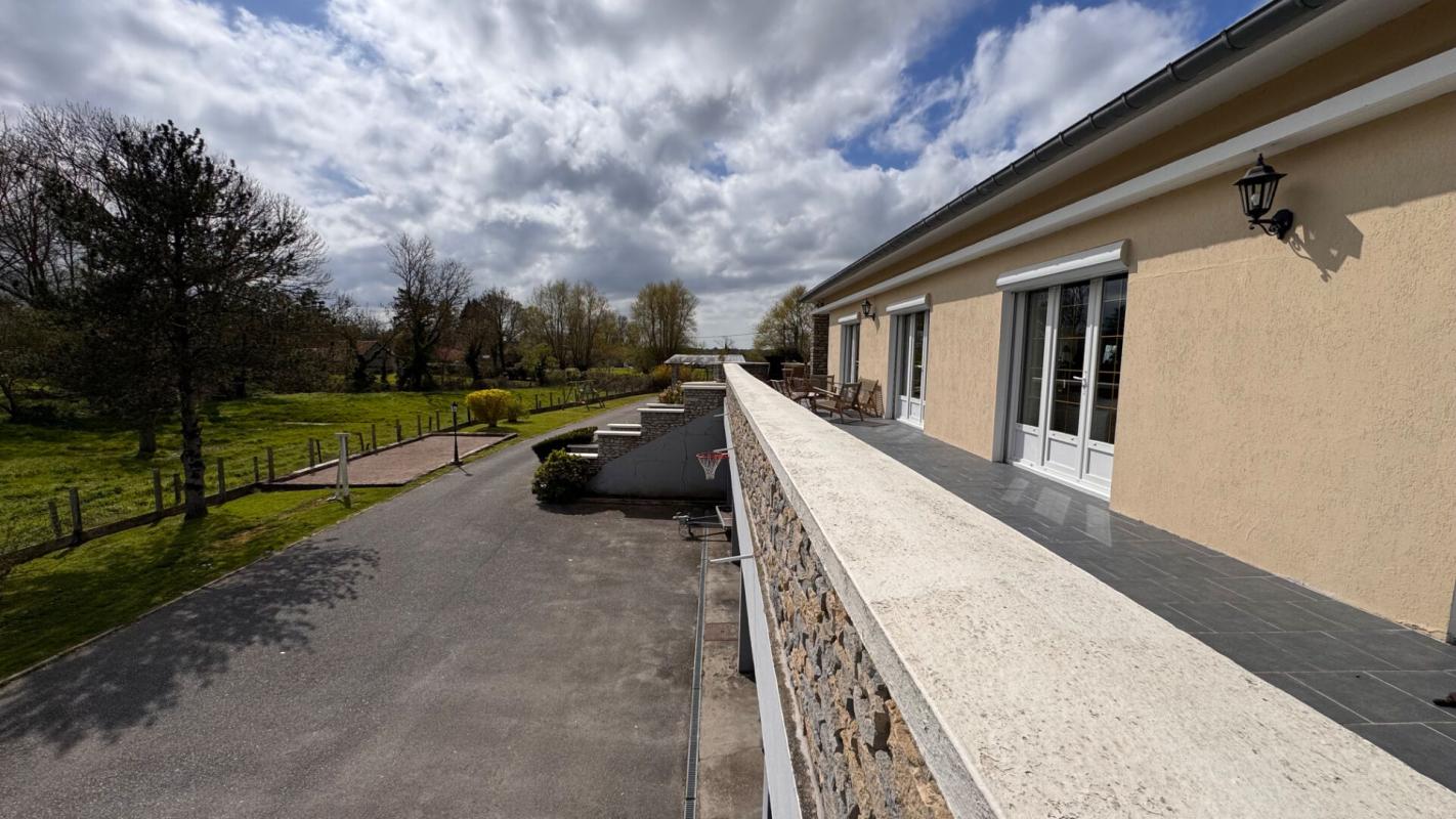 FAVIERES Maison architecte à Favières  7 pièce(s)  RARE sur le secteur 6