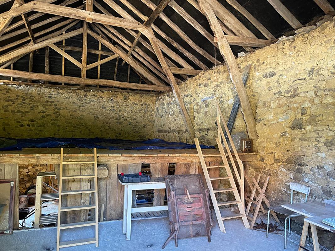 SAINT-LAURENT-LA-VALLEE Maison authentique du XVIIIe siècle avec trois grandes granges, belle vue et terrain de 1,4 hectare 14