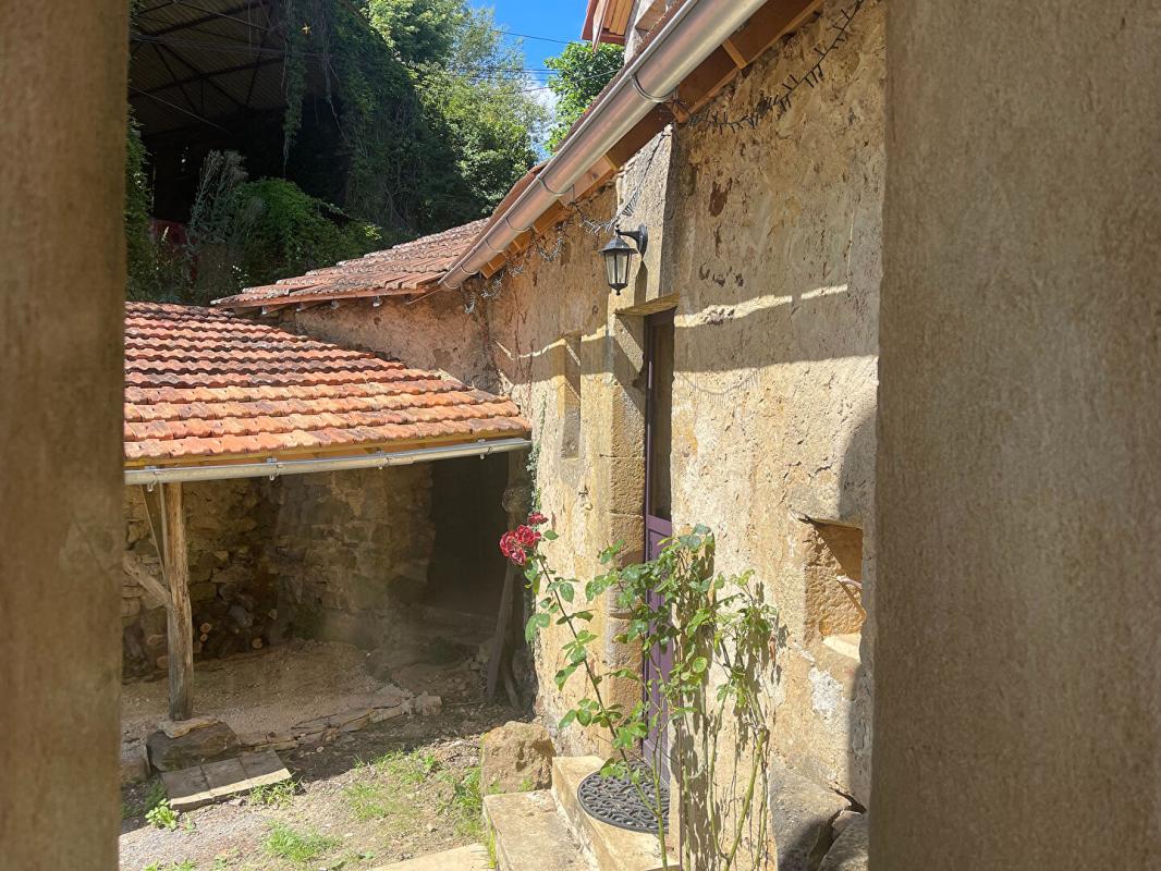 SAINT-LAURENT-LA-VALLEE Maison authentique du XVIIIe siècle avec trois grandes granges, belle vue et terrain de 1,4 hectare 17