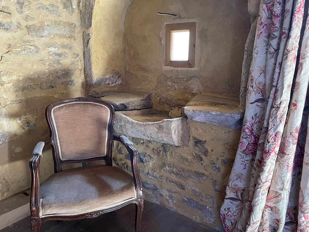 SAINT-LAURENT-LA-VALLEE Maison authentique du XVIIIe siècle avec trois grandes granges, belle vue et terrain de 1,4 hectare 7
