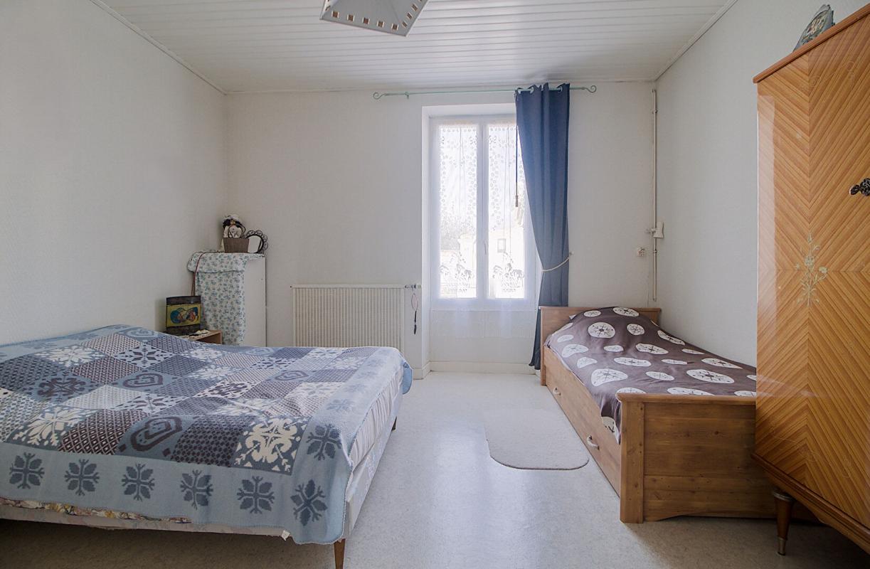 LES MAGNILS-REIGNIERS Maison Les Magnils Reigniers 3 pièce(s) 96 m2 6