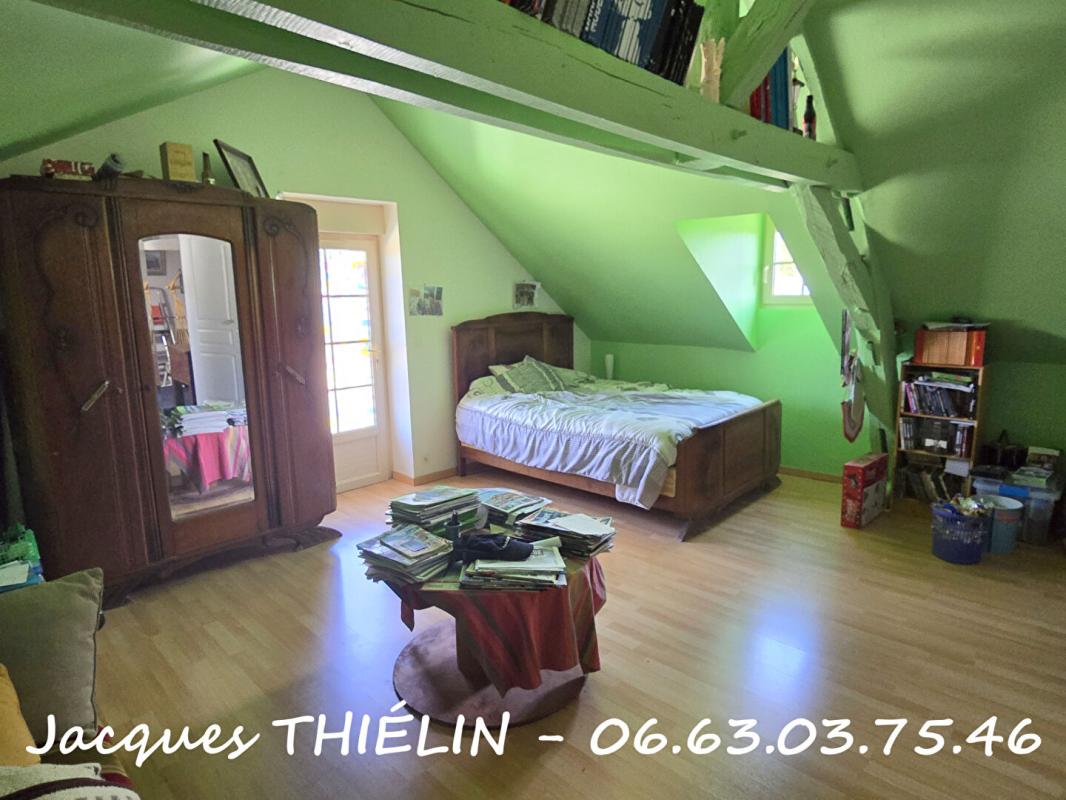 LONGUE-JUMELLES Charme de l'ancien & lumière contemporaine pour cette spacieuse longère familiale 11