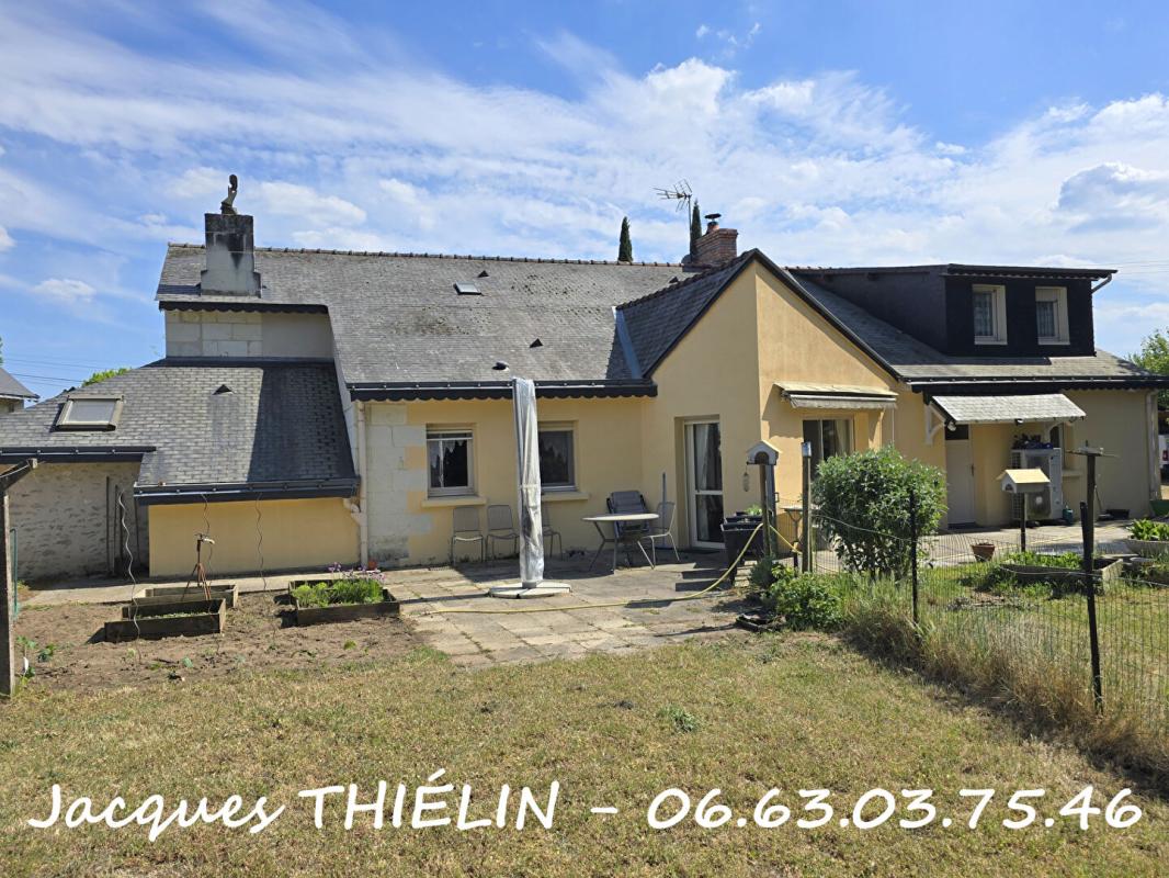 LONGUE-JUMELLES Charme de l'ancien & lumière contemporaine pour cette spacieuse longère familiale 16