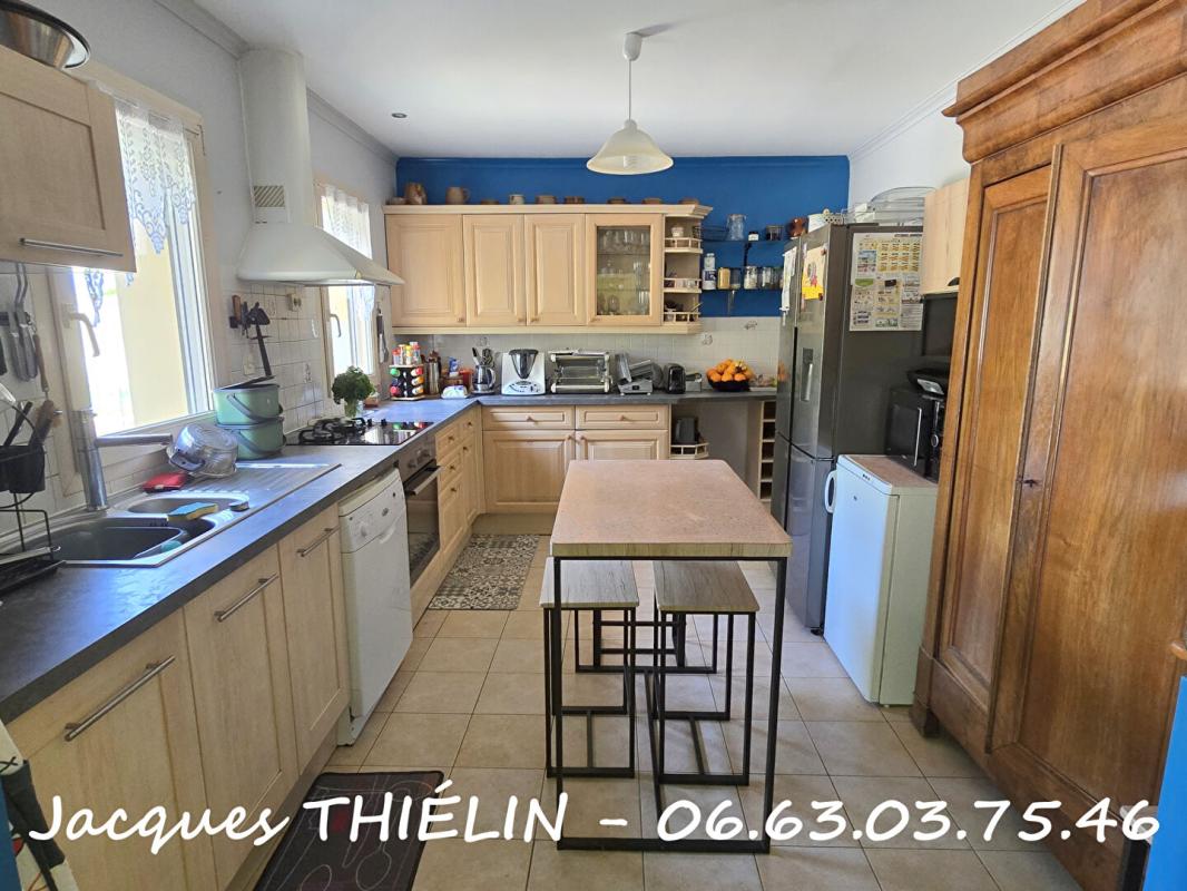 LONGUE-JUMELLES Charme de l'ancien & lumière contemporaine pour cette spacieuse longère familiale 4