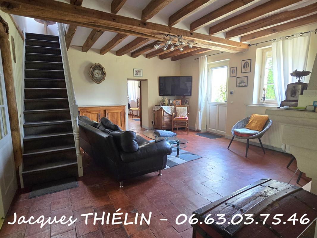 LONGUE-JUMELLES Charme de l'ancien & lumière contemporaine pour cette spacieuse longère familiale 5