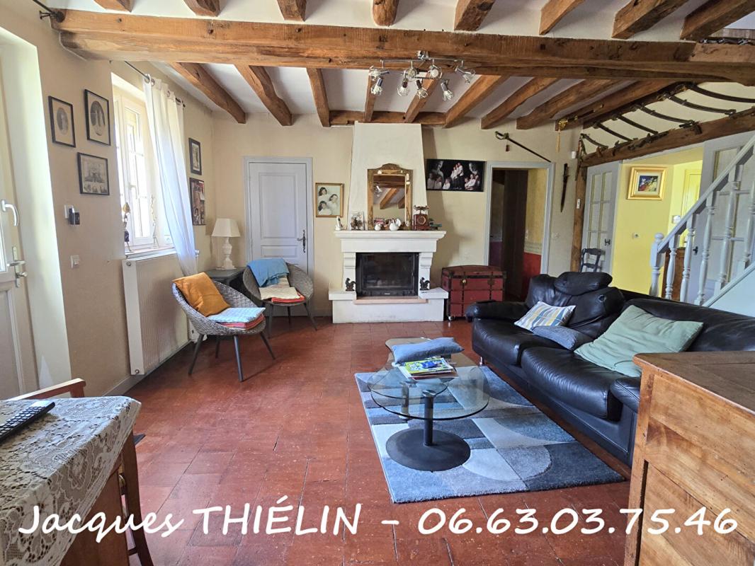 LONGUE-JUMELLES Charme de l'ancien & lumière contemporaine pour cette spacieuse longère familiale 6