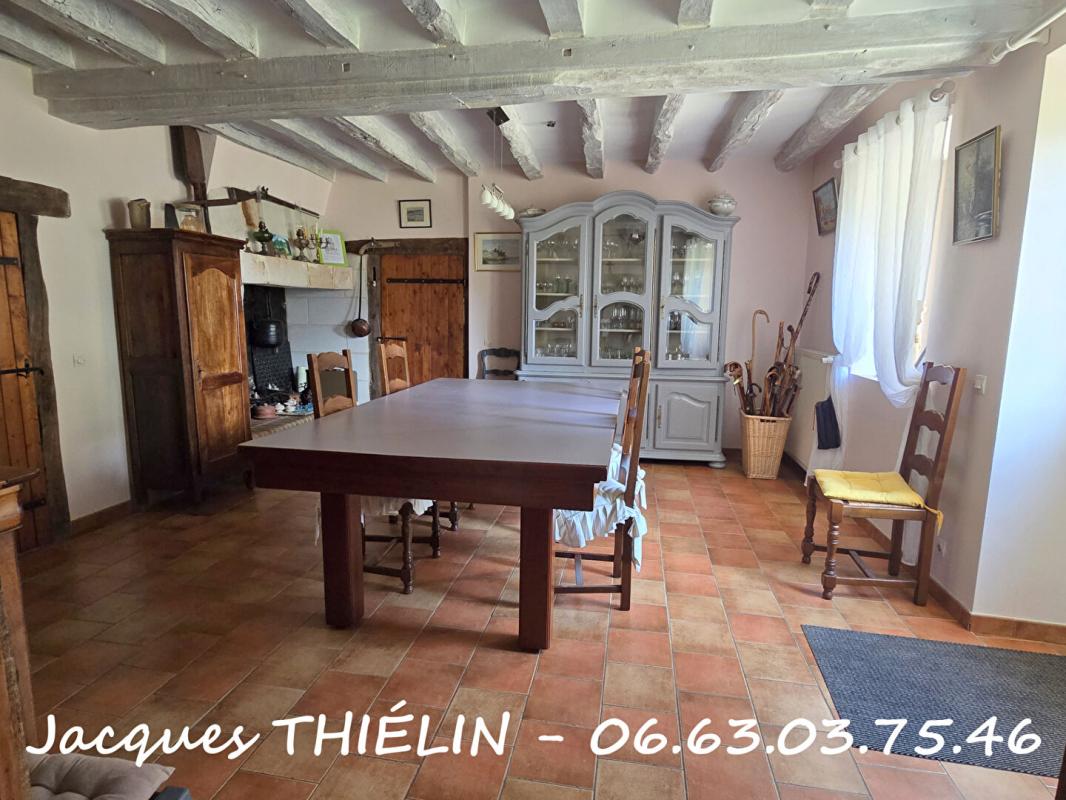 LONGUE-JUMELLES Charme de l'ancien & lumière contemporaine pour cette spacieuse longère familiale 7
