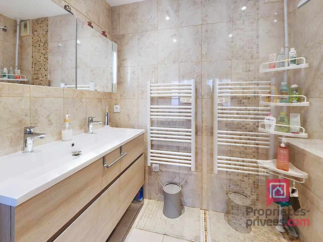 ROQUEBRUNE-SUR-ARGENS Maison Roquebrune Sur Argens- 6 pièces- Jardin-GARAGE 10