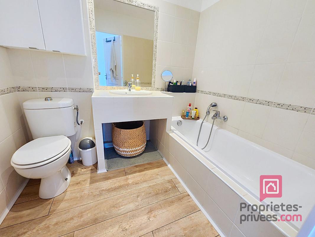 ROQUEBRUNE-SUR-ARGENS Maison Roquebrune Sur Argens- 6 pièces- Jardin-GARAGE 7