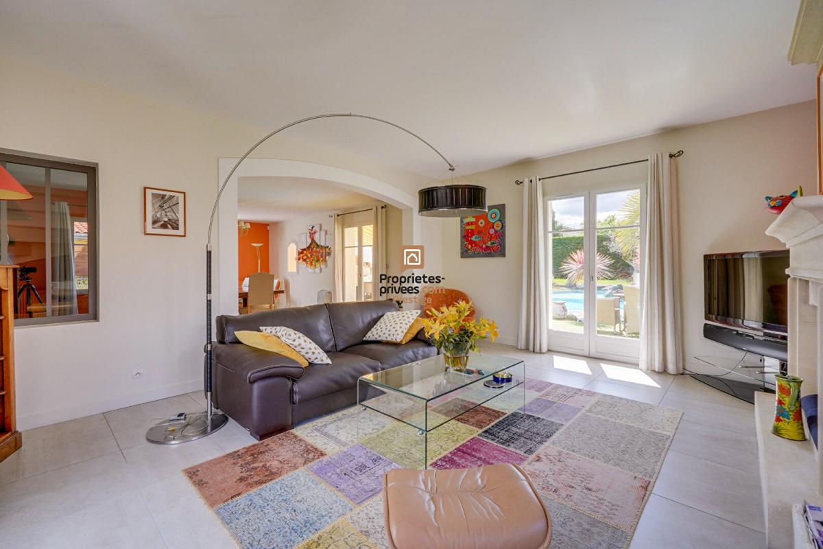MERIGNAC DEPT 33  Mérignac - Maison d'exception 8 pièce(s) 181 m2 avec jardin paysagé et piscine au sel chauffée 11