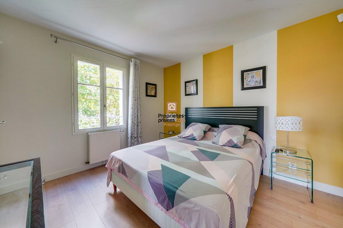 MERIGNAC DEPT 33  Mérignac - Maison d'exception 8 pièce(s) 181 m2 avec jardin paysagé et piscine au sel chauffée 14