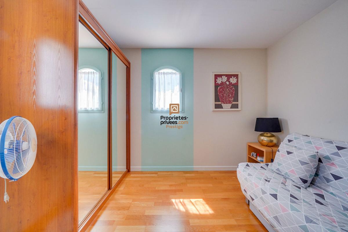 MERIGNAC DEPT 33  Mérignac - Maison d'exception 8 pièce(s) 181 m2 avec jardin paysagé et piscine au sel chauffée 18