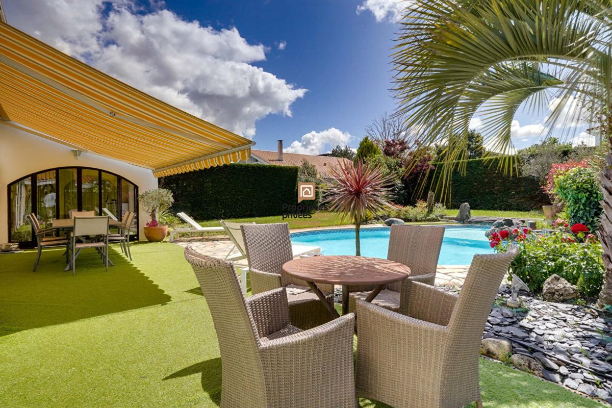MERIGNAC DEPT 33  Mérignac - Maison d'exception 8 pièce(s) 181 m2 avec jardin paysagé et piscine au sel chauffée 2