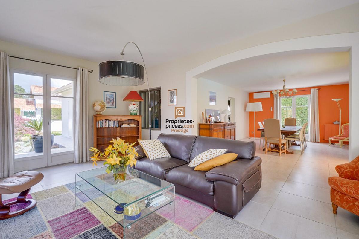 MERIGNAC DEPT 33  Mérignac - Maison d'exception 8 pièce(s) 181 m2 avec jardin paysagé et piscine au sel chauffée 5