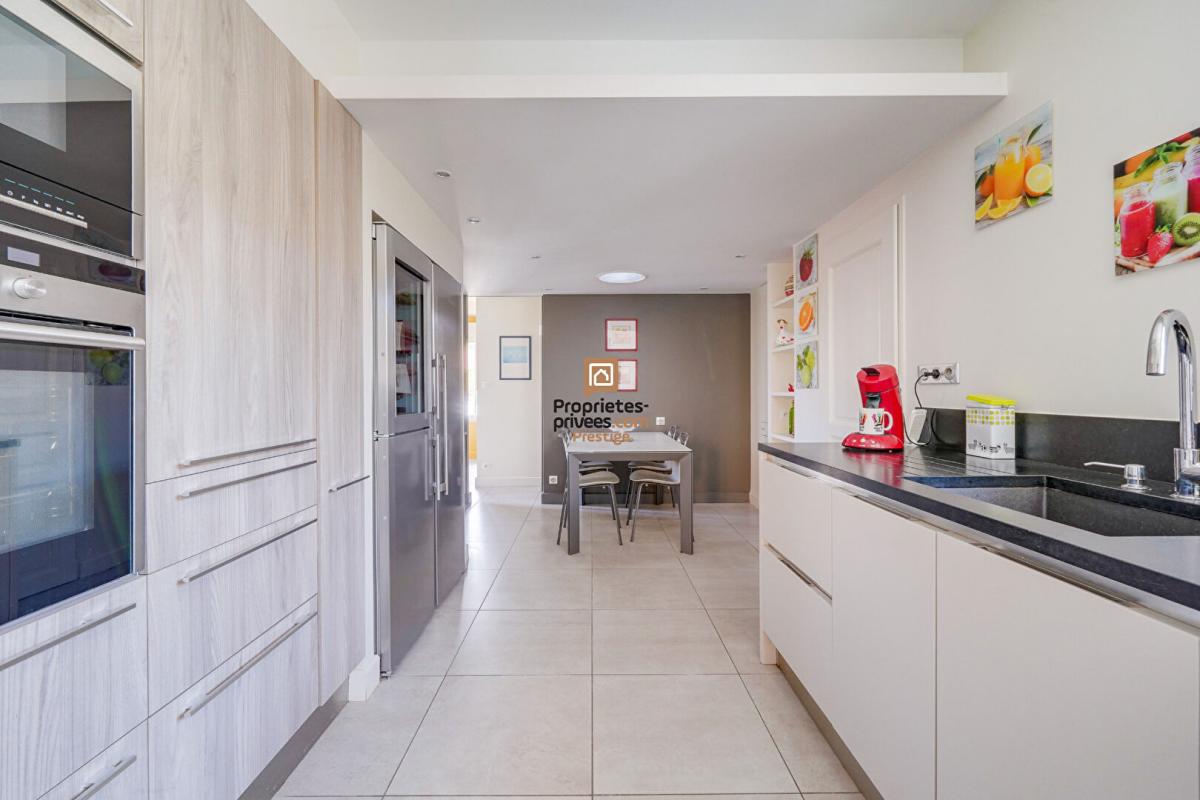 MERIGNAC DEPT 33  Mérignac - Maison d'exception 8 pièce(s) 181 m2 avec jardin paysagé et piscine au sel chauffée 6