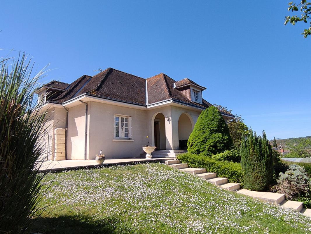 LA ROCHE-POSAY Maison  6 pièce(s) 160 m2 1