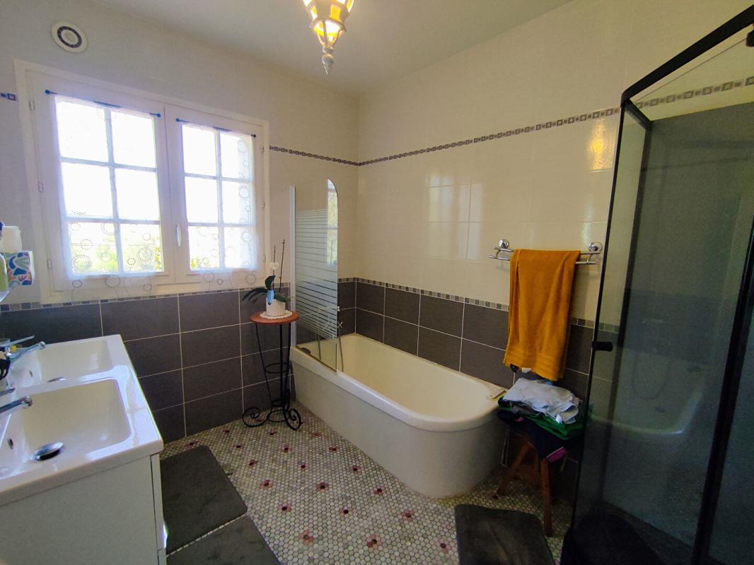 LA ROCHE-POSAY Maison  6 pièce(s) 160 m2 14