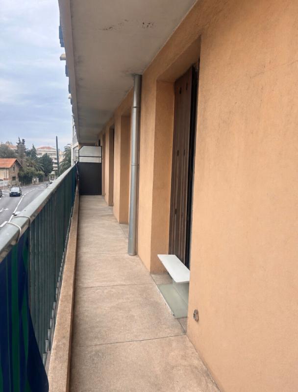 LE GOLFE JUAN Appartement 3 pièce(s) 2