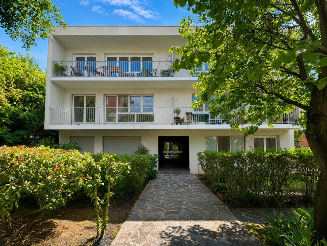 NANTERRE Nanterre-Ville ? Appartement avec jardin, terrasse et potentiel T4 9