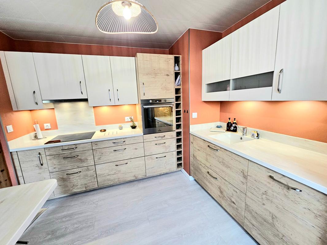 FONTAINE-BELLENGER Fontaine Bellenger - Maison sans travaux de 130 m2 - 4 chambres dont une en rez de chaussée sur  1010 m2 de terrain plat - Prix : 289.000 7