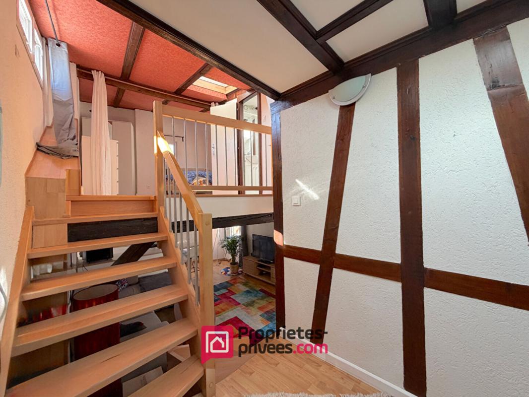 STRASBOURG Appartement meublé duplex 2 pièces, dernier étage 3