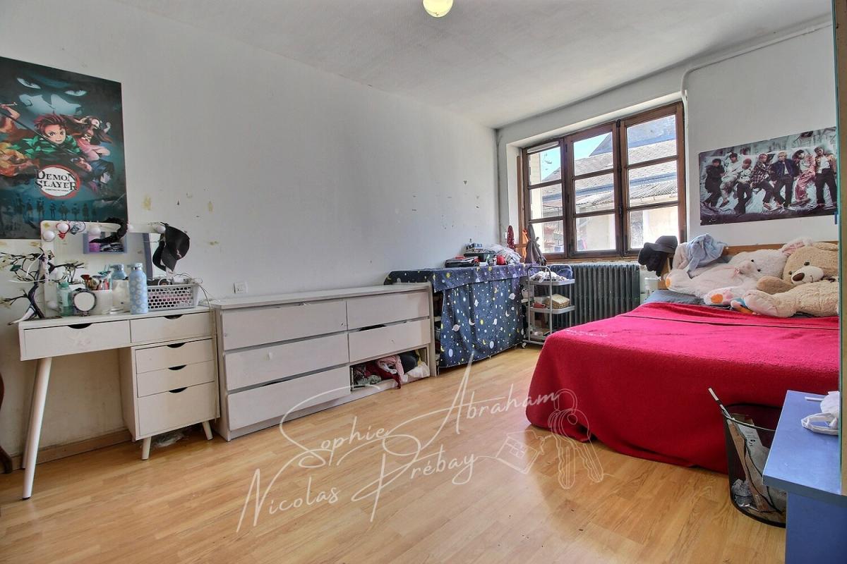 TOURY Maison en pierres avec grand terrain et grange 6