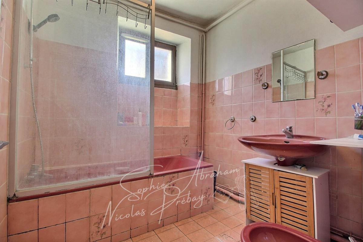 TOURY Maison en pierres avec grand terrain et grange 7