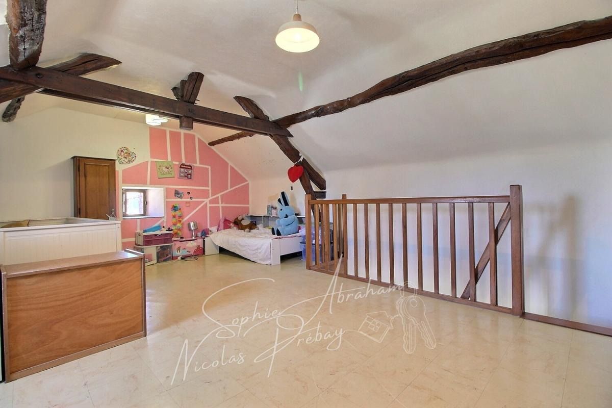 TOURY Maison en pierres avec grand terrain et grange 8