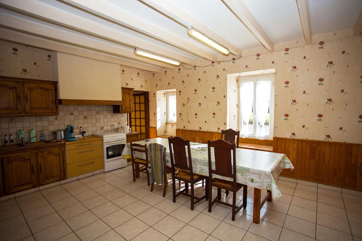 PLEUMEUR-GAUTIER Corps de ferme en pierre à Pleumeur-Gautier , 4 ch potentielles ,Dépendances , 14 912 m² ,Proche plages (Côtes-d'Armor) 11