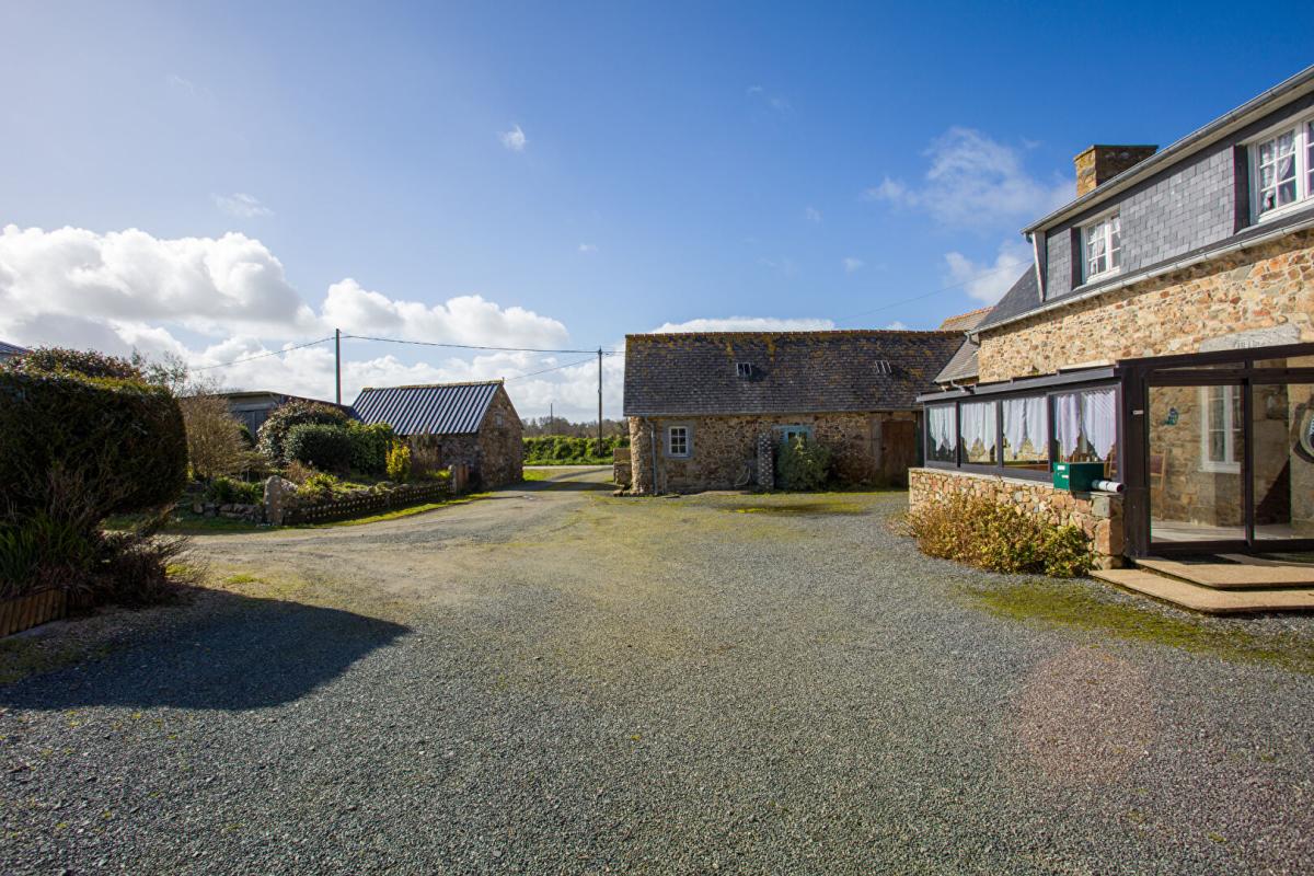 PLEUMEUR-GAUTIER Corps de ferme en pierre à Pleumeur-Gautier , 4 ch potentielles ,Dépendances , 14 912 m² ,Proche plages (Côtes-d'Armor) 6