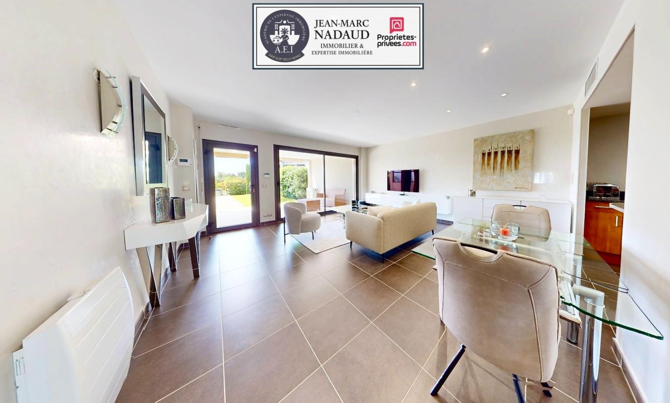 SAINT-RAPHAEL Appartement Saint-Raphaël, T2 de 71m2-terrasse 47m2-Jardin 119m2-Garage 5