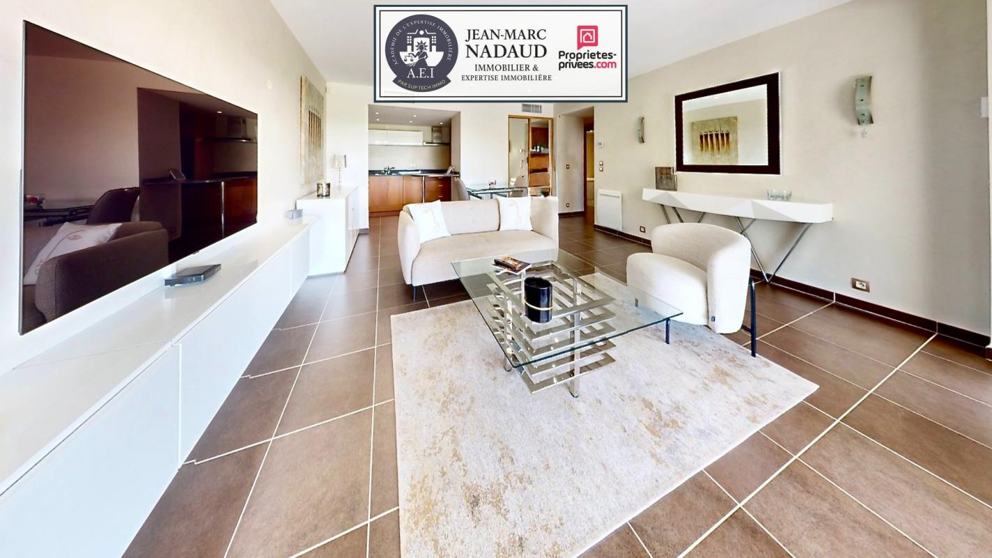 SAINT-RAPHAEL Appartement Saint-Raphaël, T2 de 71m2-terrasse 47m2-Jardin 119m2-Garage 6