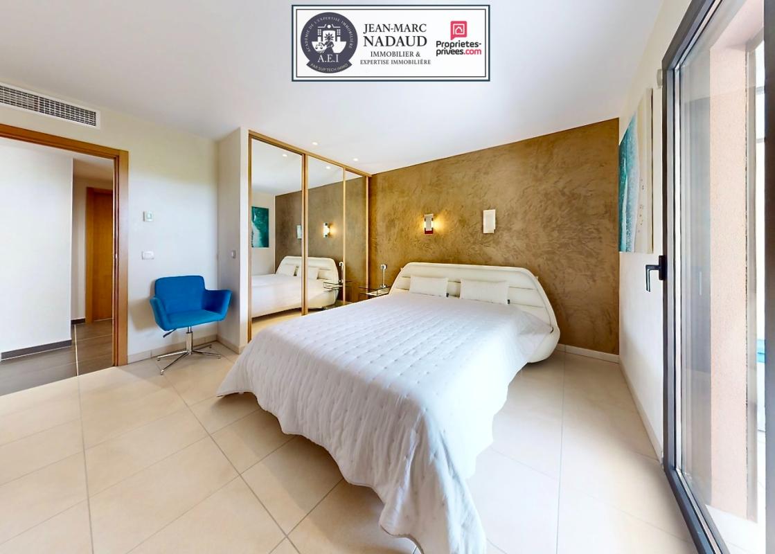 SAINT-RAPHAEL Appartement Saint-Raphaël, T2 de 71m2-terrasse 47m2-Jardin 119m2-Garage 8