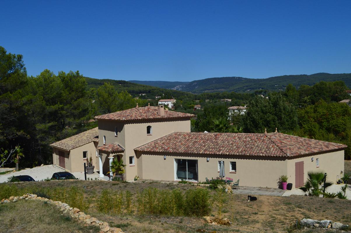 DRAGUIGNAN Superbe propriété familiale avec dépendance, piscine et grand terrain arboré 11