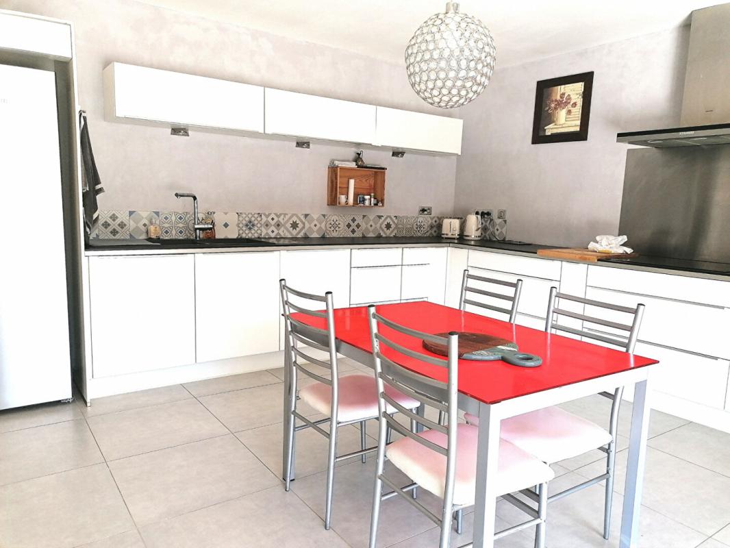 DRAGUIGNAN Superbe propriété familiale avec dépendance, piscine et grand terrain arboré 12