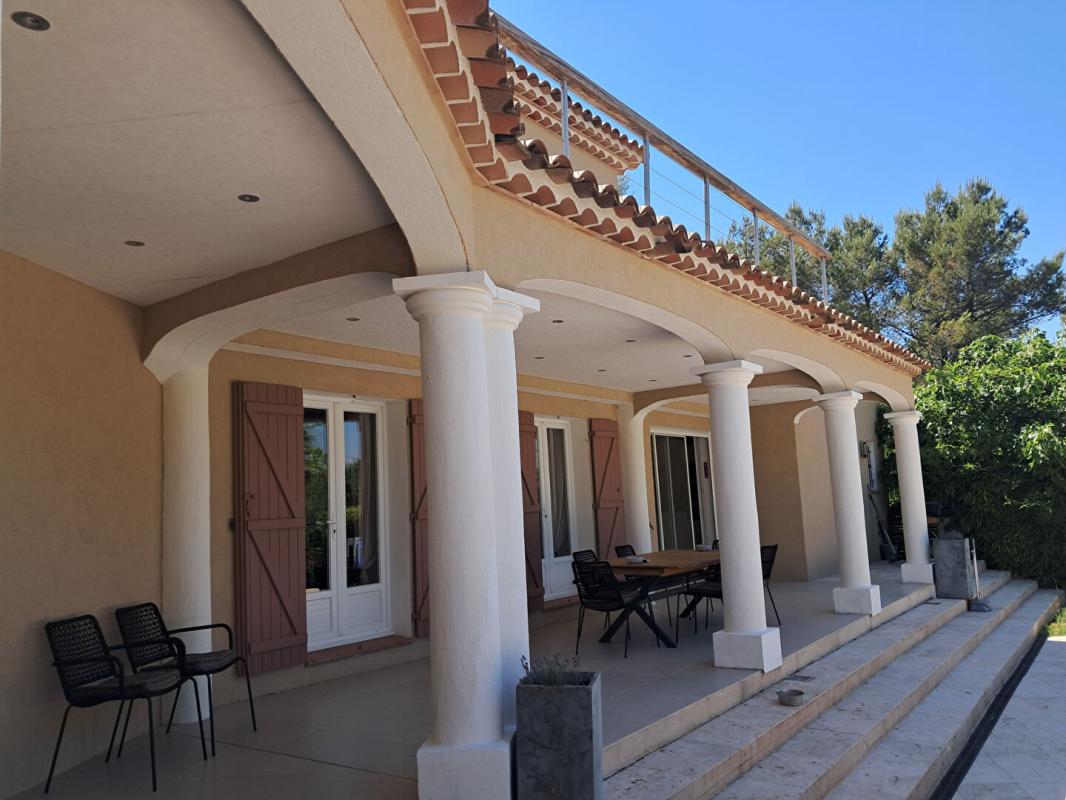 DRAGUIGNAN Superbe propriété familiale avec dépendance, piscine et grand terrain arboré 3