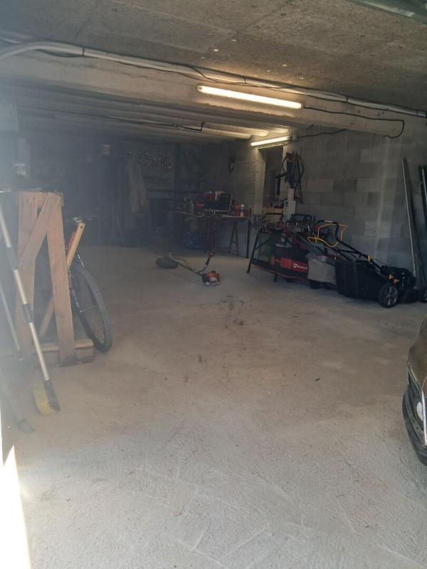 DRAGUIGNAN Superbe propriété familiale avec dépendance, piscine et grand terrain arboré 6