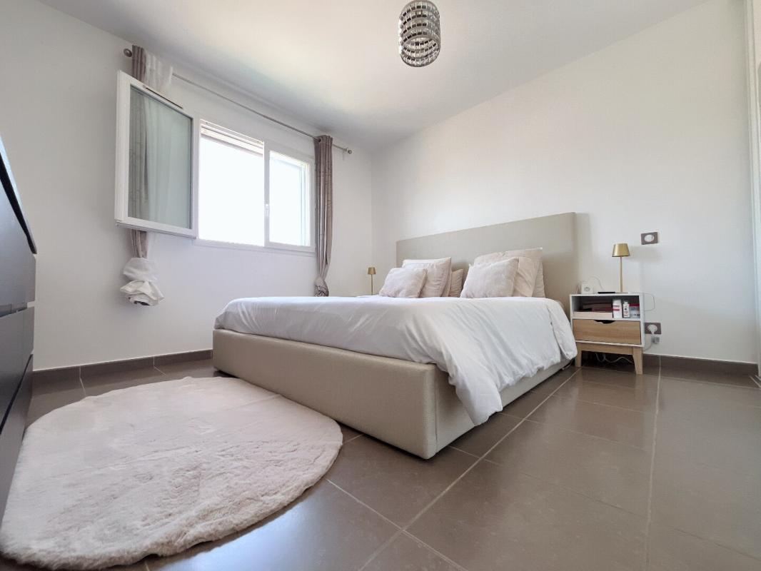 LE SOLER Magnifique maison de 130 m² en R+1 avec piscine sans vis-à-vis dans un secteur recherché et calme 16