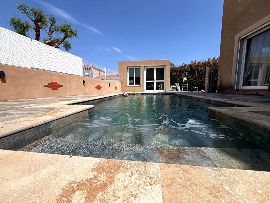 LE SOLER Magnifique maison de 130 m² en R+1 avec piscine sans vis-à-vis dans un secteur recherché et calme 4