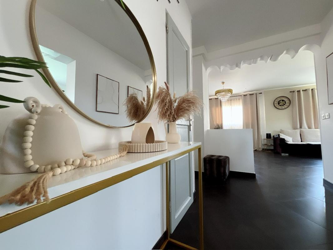 LE SOLER Magnifique maison de 130 m² en R+1 avec piscine sans vis-à-vis dans un secteur recherché et calme 7