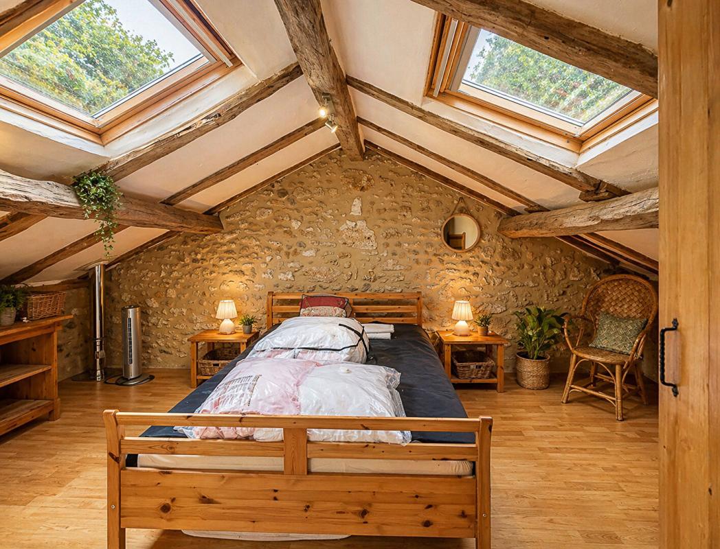 BUSSAC A vendre, superbe propriété en pierre de 245 m² habitable située à BUSSAC 24350 10